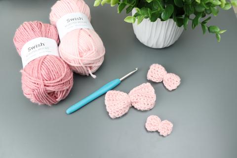 DIY crochet bows with yarn and hook
