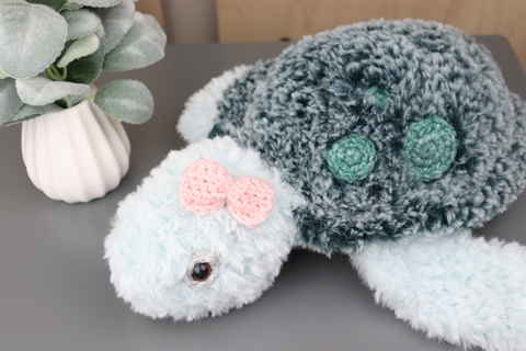 Crochet easy mini bow on faux fur crochet amigurumi sea turtle 