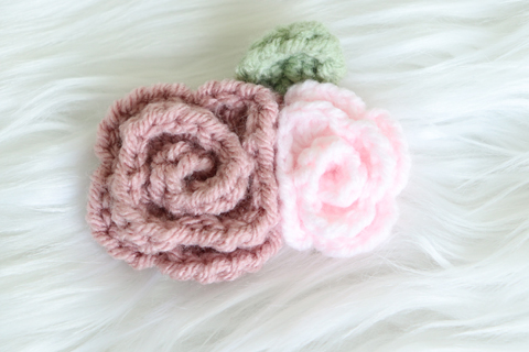 2 pink crochet roses