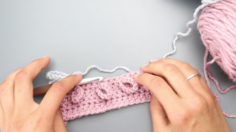 adding the next color in the Jacobs Ladder crochet swatch