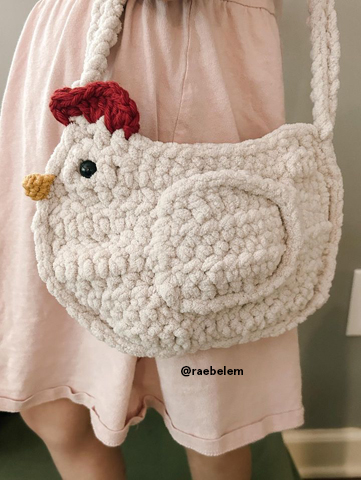 Crochet chicken purse by Raebelem